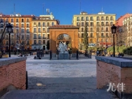 马德里复古街区迎接世界游客伴游陪游导游